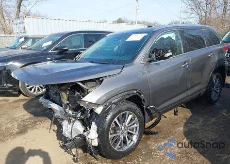 2018 Toyota Highlander Xle from USA, damaged, VIN 5TDJZRFH0JS528664